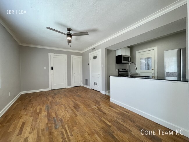 Building Photo - 1114 W 45th St