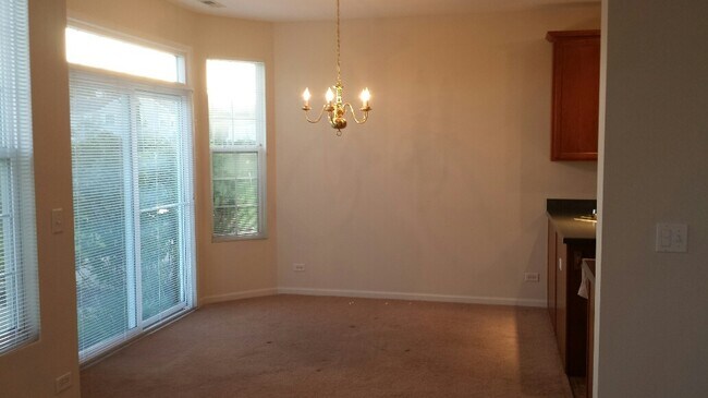 Building Photo - 2423 Evergreen Cir