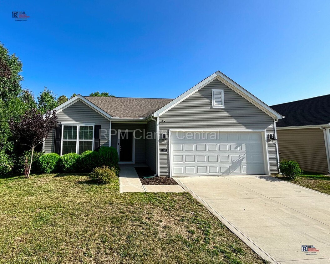 Foto principal - Charming 3-Bedroom, 2-Bath Home with Bonus...
