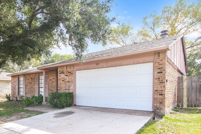 Foto del edificio - 5011 Ridge Manor Dr