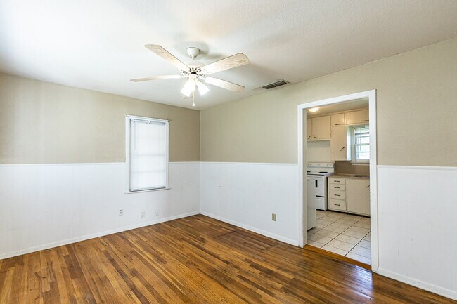 Building Photo - 2-Bedroom Home - Cozy 705 sq ft Oasis with Full Bath!