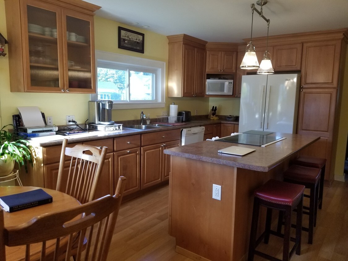 186 West St, Essex, VT 05452 Apartments 186 West St Essex, VT