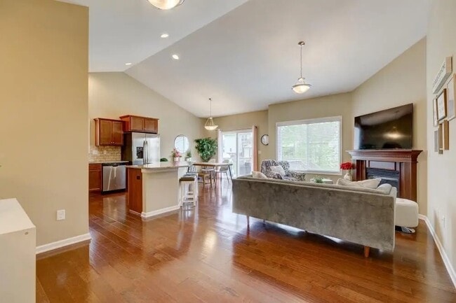 Building Photo - 4515 NE Briarwood Dr