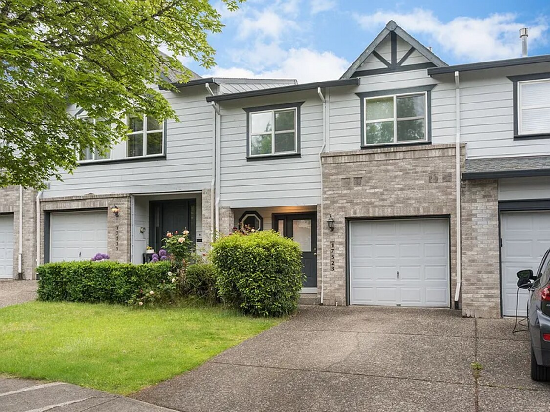 Foto principal - Charming Sherwood Home for Lease – 3 Bed /...