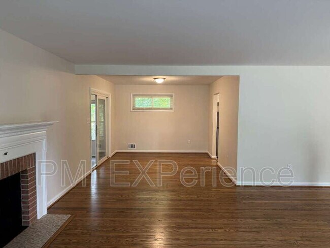 Building Photo - 6405 Roberts Dr