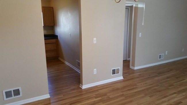 Building Photo - 6881 Country Ln