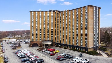 Building Photo - 1 Renaissance Pl