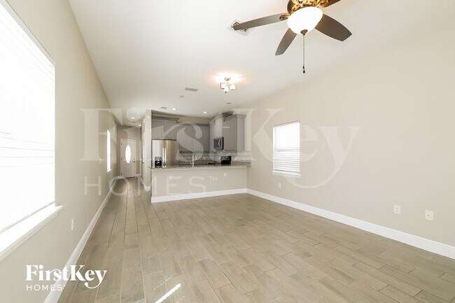 Foto del edificio - 421 N Finley Ave