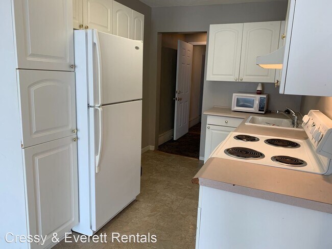 Building Photo - 1 br, 1 bath House - 203 1/2 Front St.