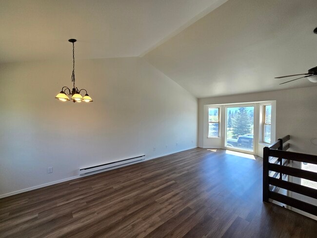 Foto del edificio - 540 Forest Edge Rd