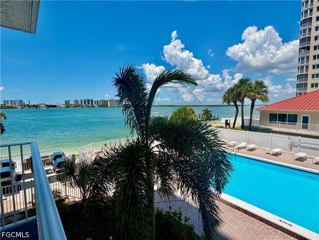 Foto del edificio - 8701 Estero Blvd