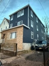 Building Photo - 56 Cummings St