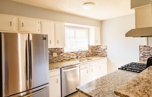Building Photo - 9814 Meadowheath Dr
