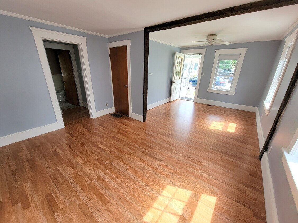 8 Russell Rd Unit 1, Winchester, MA 01890 Apartments in Winchester