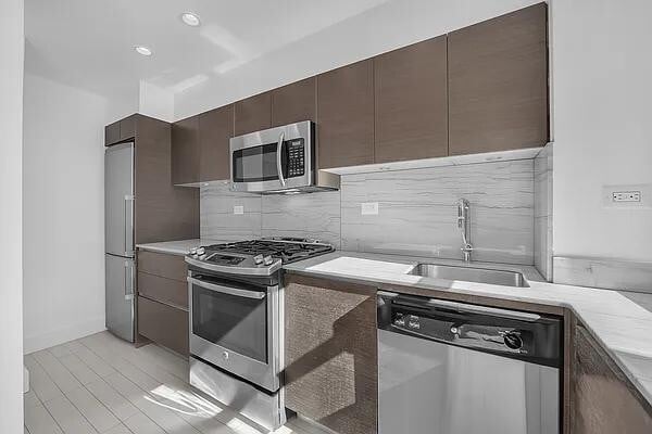 Building Photo - 45 Park Ave