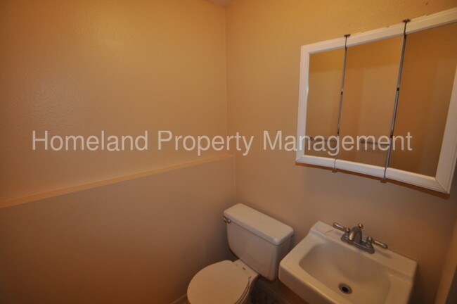 Building Photo - 4812 N Drury Rd