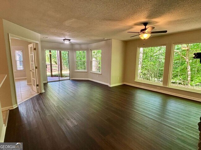 Foto del edificio - 320 Hawkstone Way