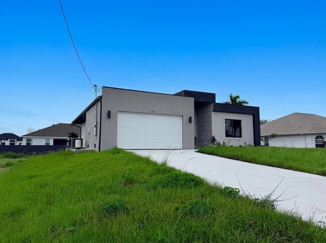 Foto del edificio - 2325 NW 37th Pl