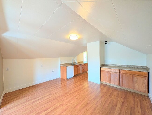 Building Photo - 2Bd/1Ba Everett Condo