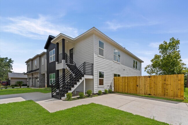 Foto del edificio - 8135 Woodward St