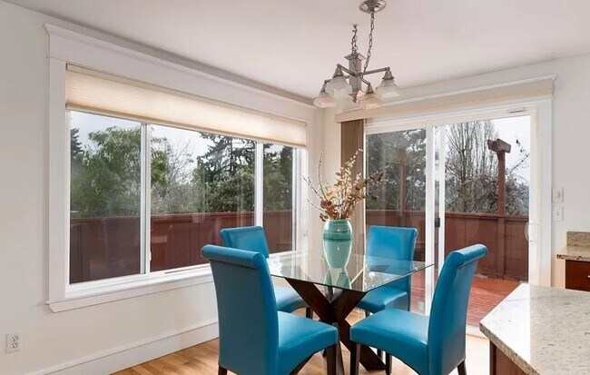 Foto del edificio - Gorgeous 4 bedroom/2 Bath House Near the A...