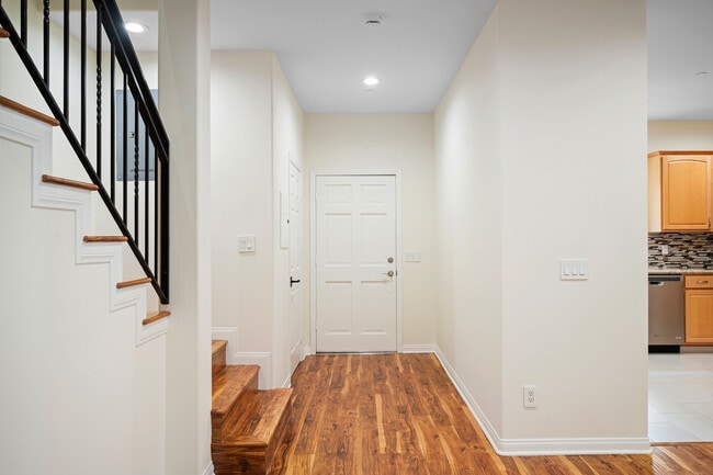 Foto del edificio - 415 E Dryden St