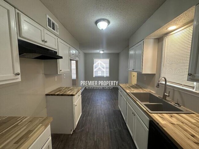 Foto del edificio - 6536 S Earhart Dr