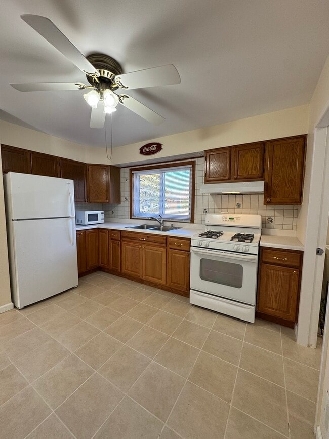 Foto del edificio - 115 W Helen Rd