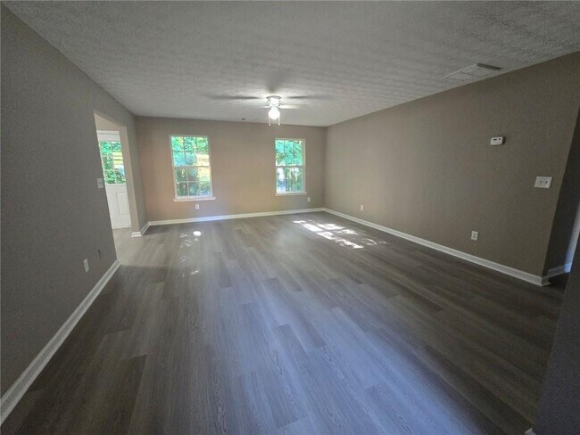 Building Photo - 10107 Clearview Dr NW