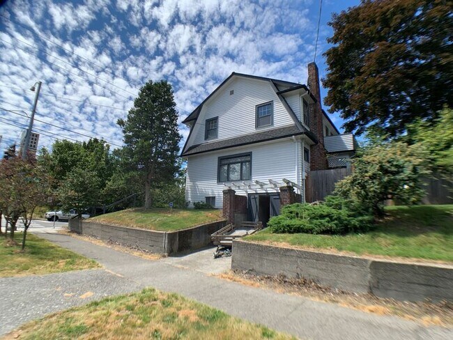 Building Photo - 1720 N 50th St