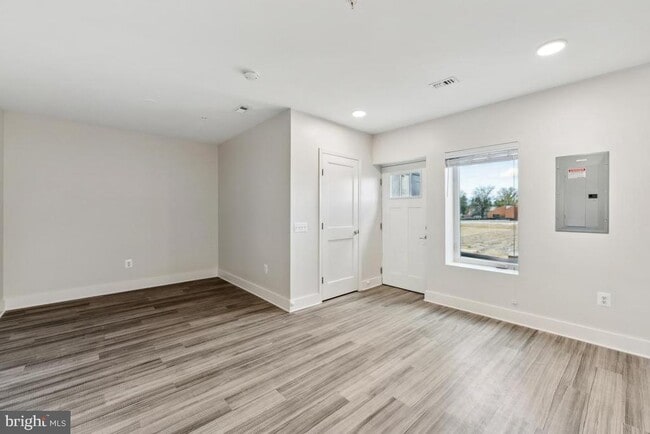 Building Photo - 19520 Village Walk Dr