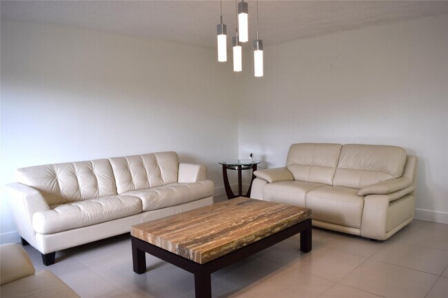 Foto del edificio - 13250 SW 4th Ct