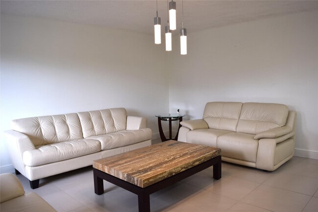 Building Photo - 13250 SW 4th Ct