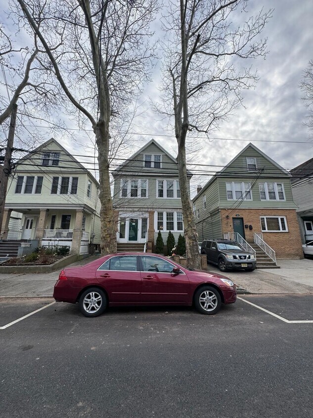 Primary Photo - 122 W 9th St