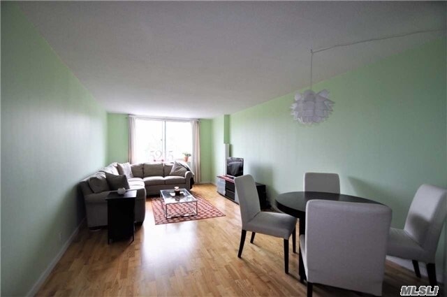 Foto del edificio - 118-18 Union Tpke