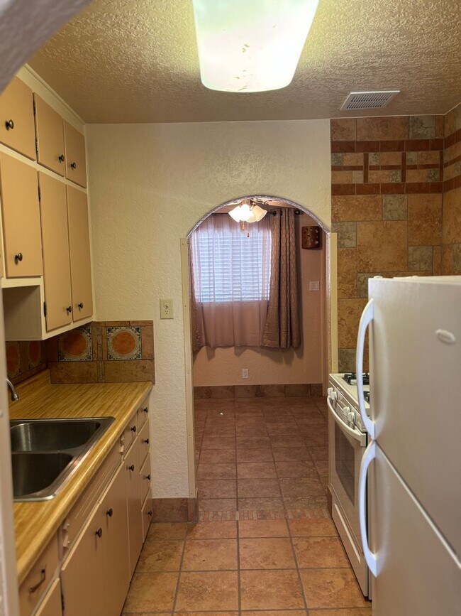 Foto del edificio - NEWLY REMODELED 1 BED 1 BATH