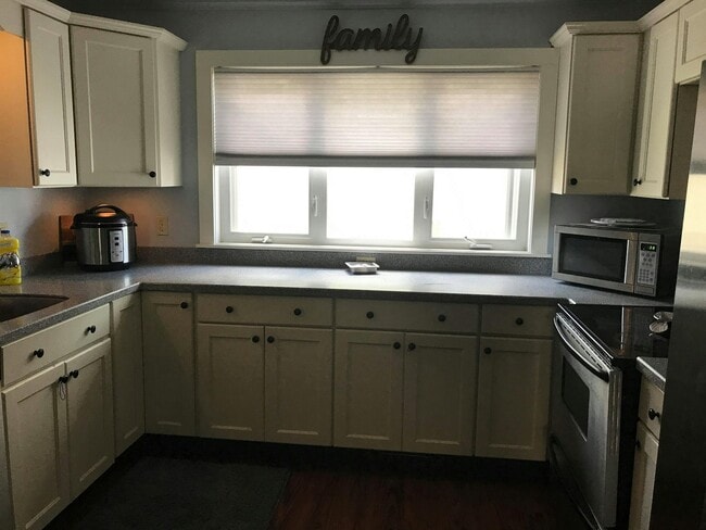 Building Photo - 73 Friend St