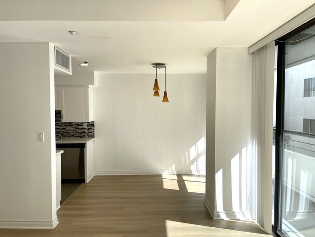 Foto del interior - 10636 Wilshire - Luxury Doorman Building