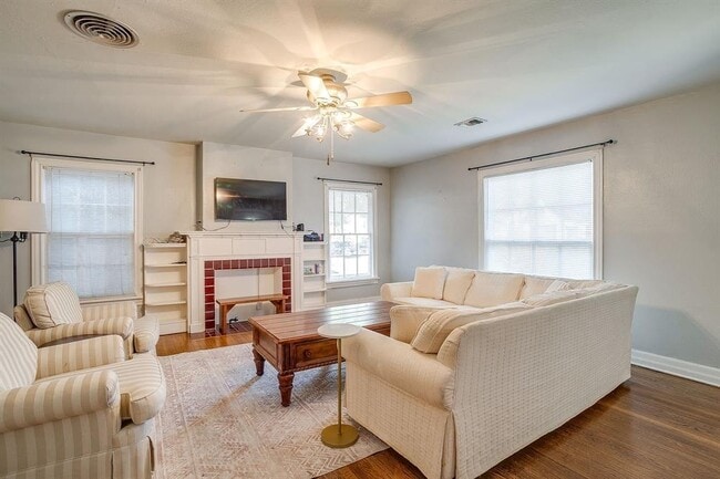 Foto del edificio - 3224 Cockrell Ave