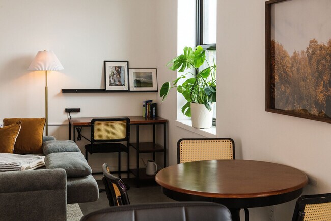 Foto del edificio - 758 North Broadway-SI ID1379068P
