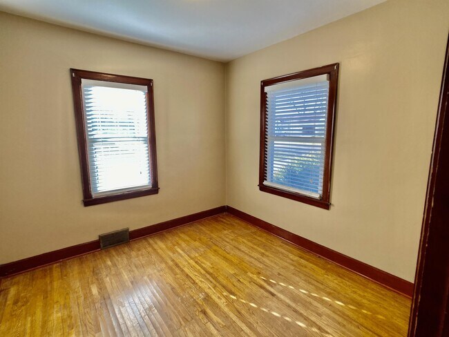 Foto del edificio - 1309 St Joseph Ave