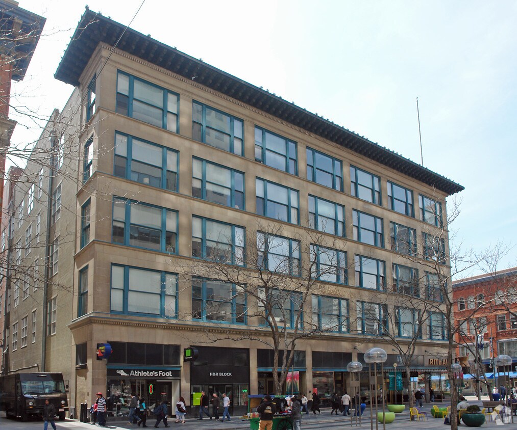 Edificio con Retail - Neusteters Bldg