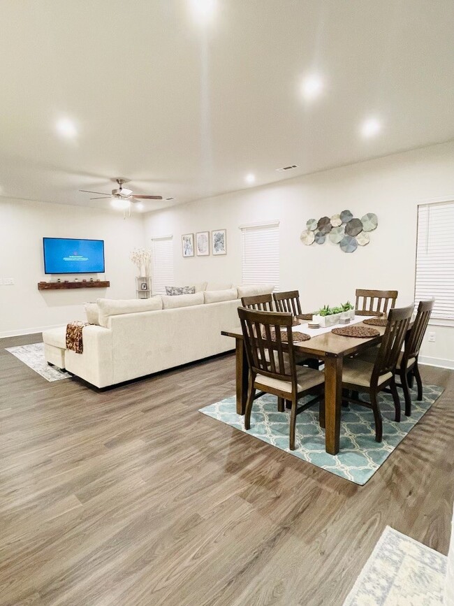 Building Photo - 119 Clavie Crew Ln