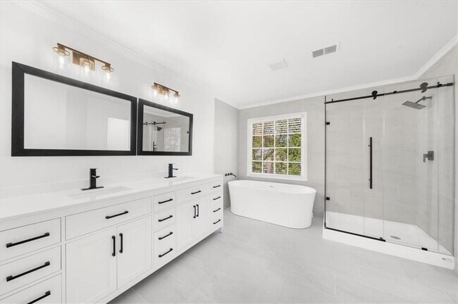 Building Photo - 11215 Highfield Chase Dr