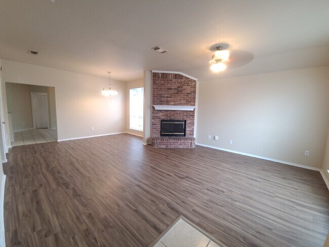 Foto del edificio - $2050  Large, single story Lancaster House