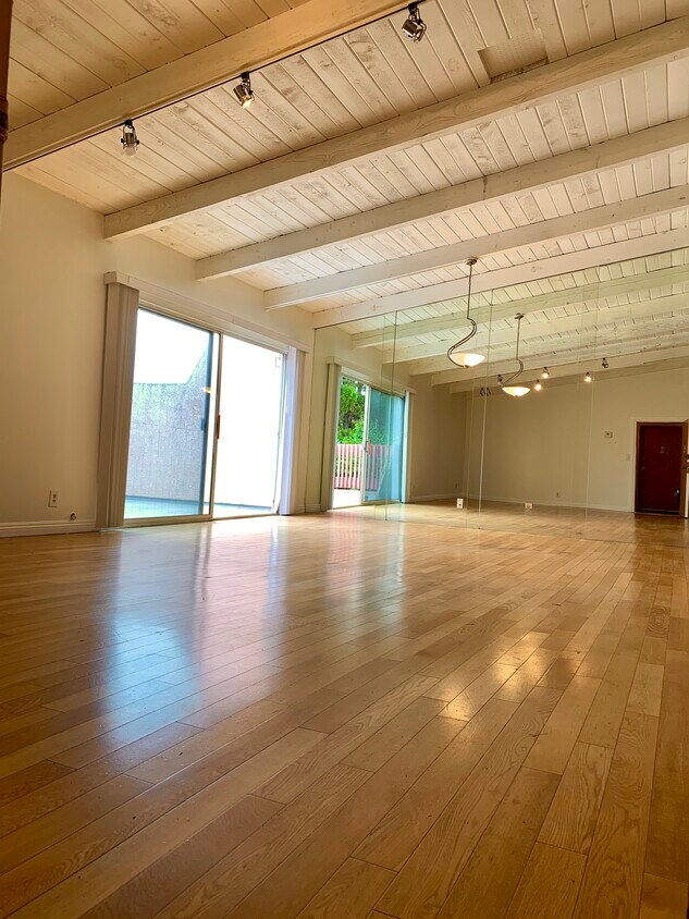 7924 Woodman Ave Unit 63, Panorama City, CA 91402 Condo for Rent in