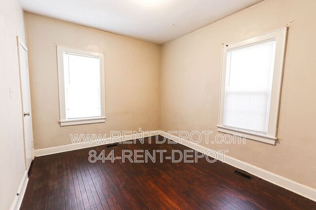 Building Photo - 1501 Henning Ave