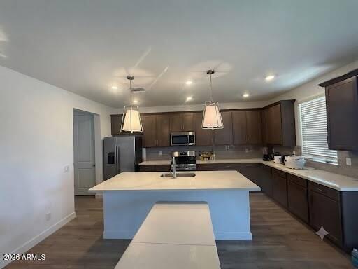 Building Photo - 745 W Sparrow Dr