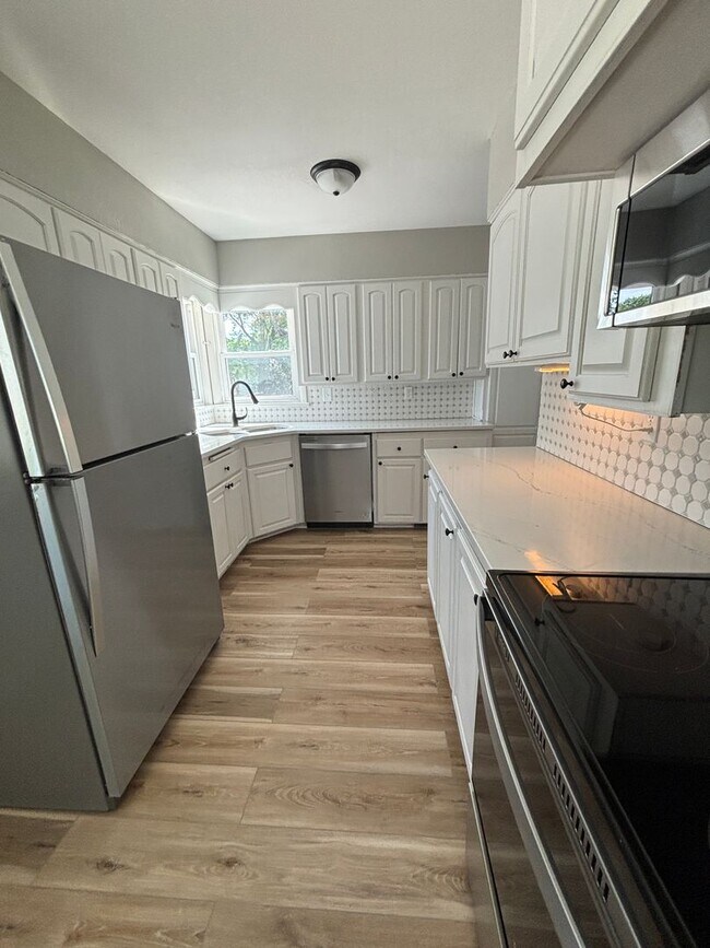 Foto del edificio - 3 bedroom, 1 bath house for rent right by Kittrell Elementary School!