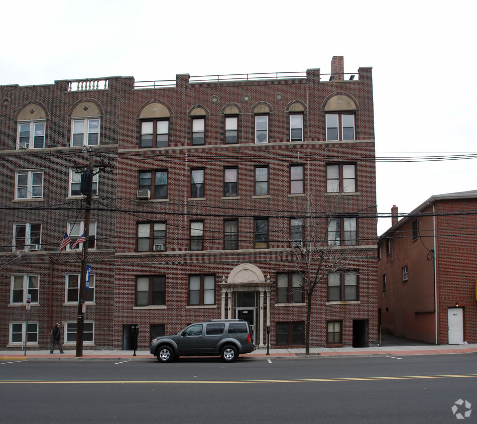 Foto del edificio - 8009 Bergenline Ave